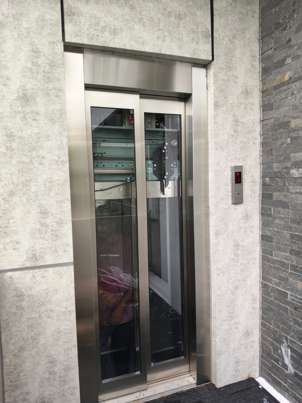 Panoramic Glass Capsule Villa Lift