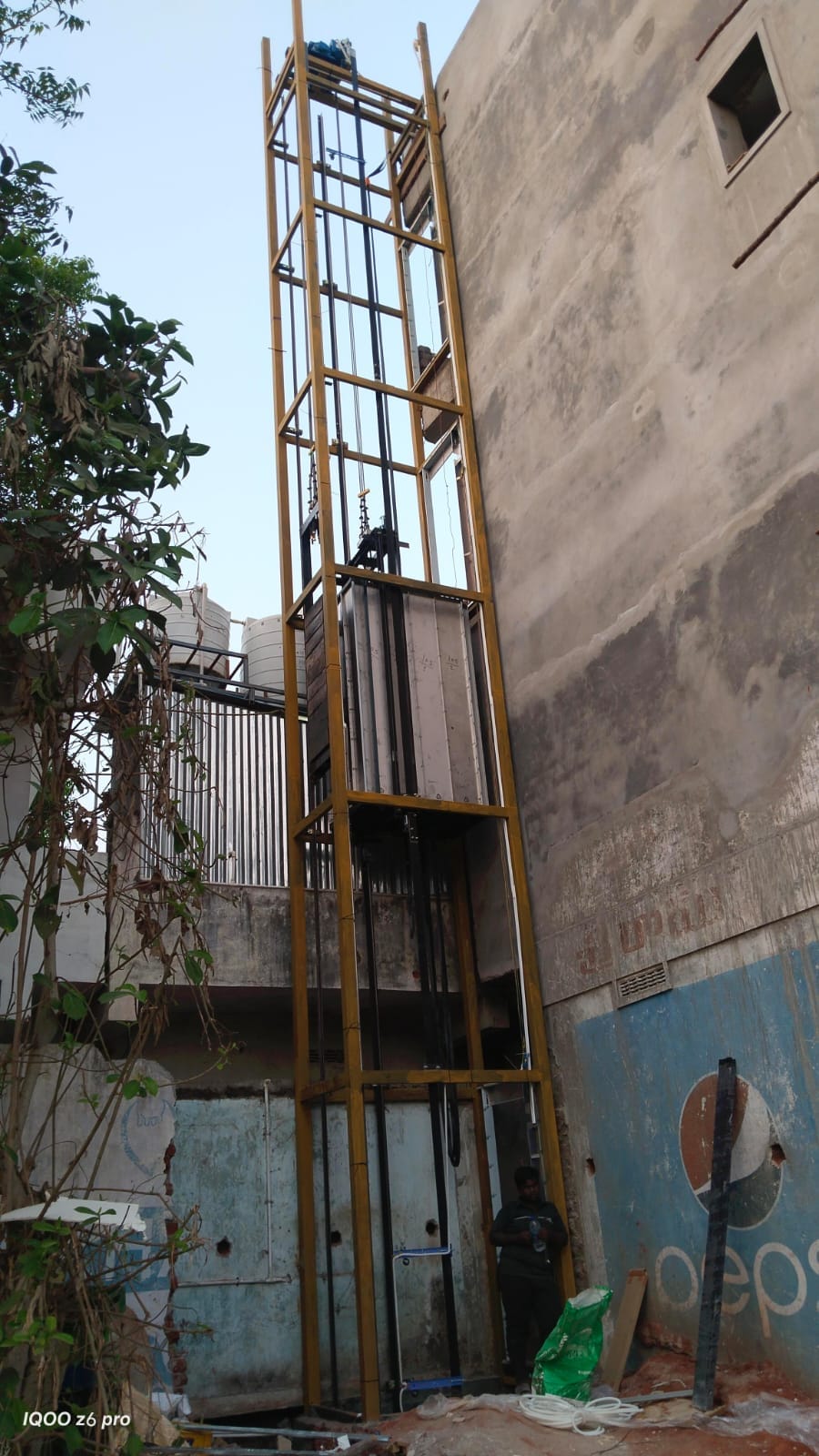 Heavy Industrial Freight Cage Hoist (2,000kg)